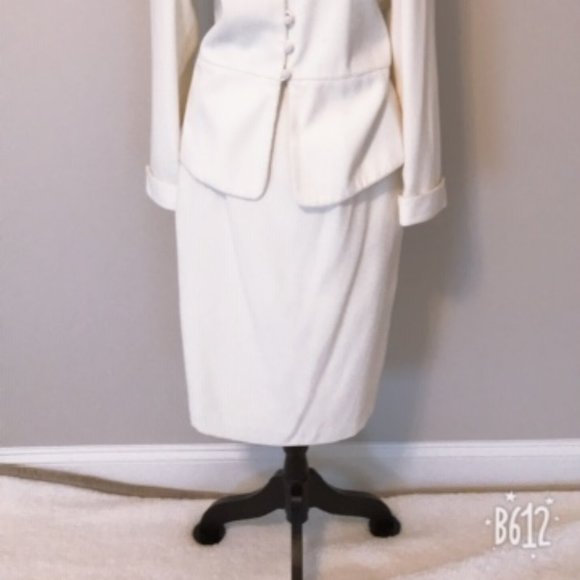 Suit, Jacket w/Skirt, 8, Off White - Picture 2 of 3